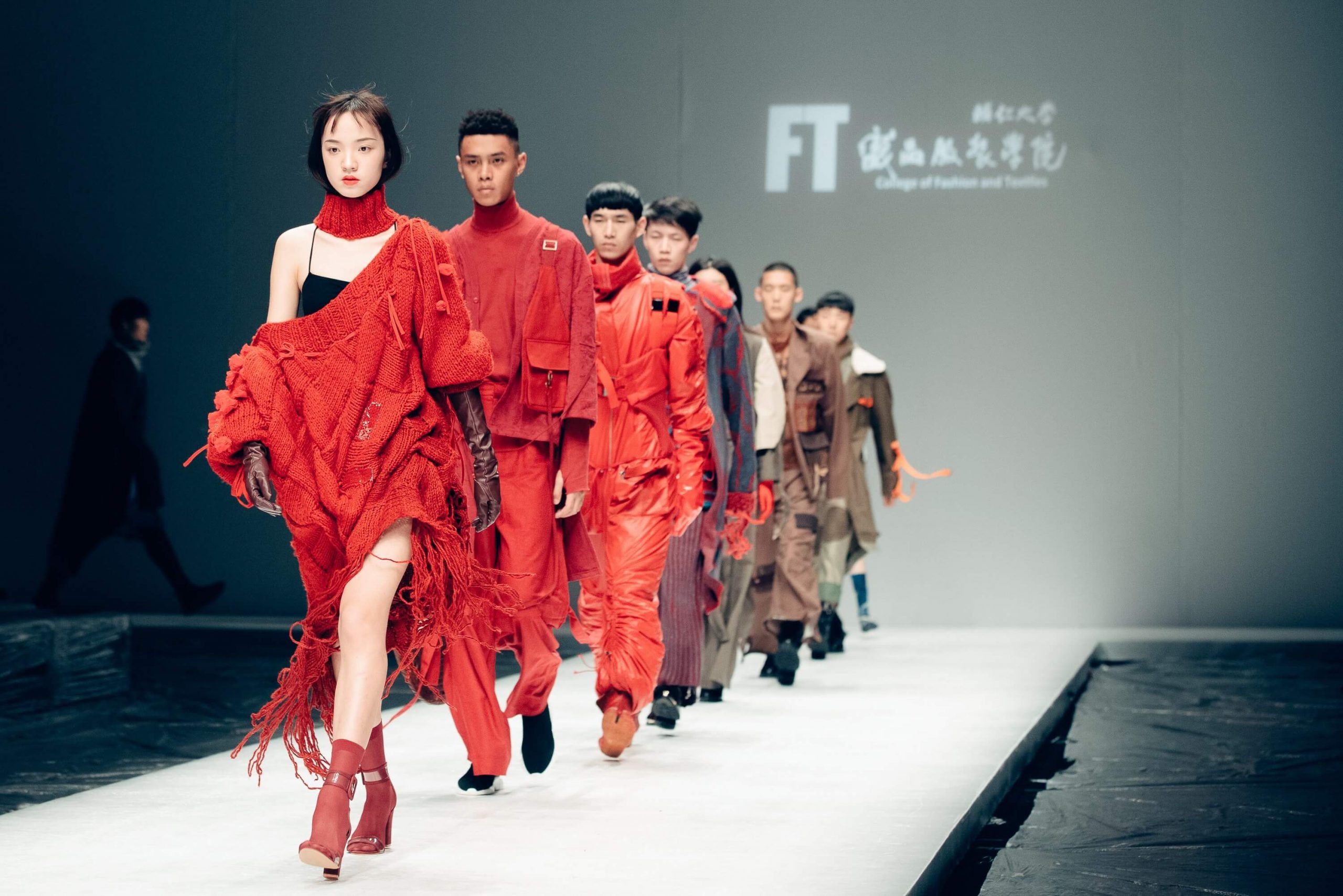 余蕙如《紅色夢靨－亞細亞的孤兒》在北京服裝週進行服裝走秀